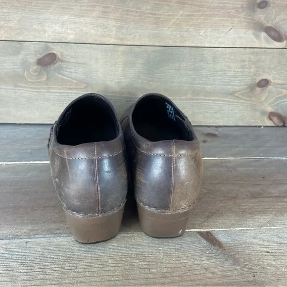 Dansko Stacie Womens size 39 shoes brown leather slip on wedge clogs