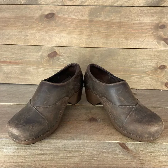 Dansko Stacie Womens size 39 shoes brown leather slip on wedge clogs