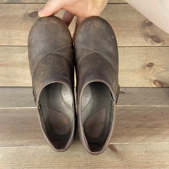 Dansko Stacie Womens size 39 shoes brown leather slip on wedge clogs