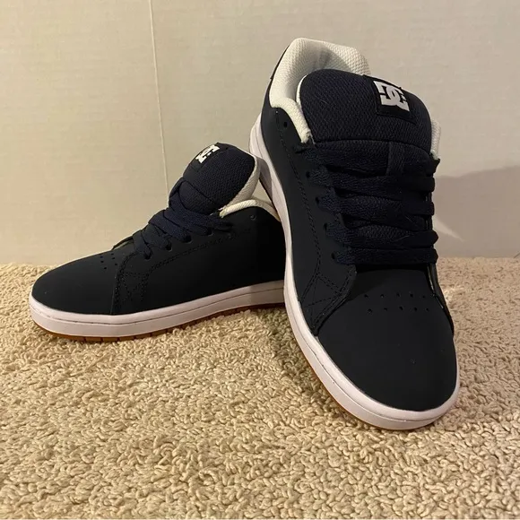 DC Gaveler men’s skate shoes Navy &amp; white