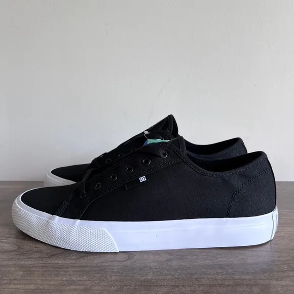 DC Manual NEW Black/White Men's Skate Shoe Size 11 #B1502