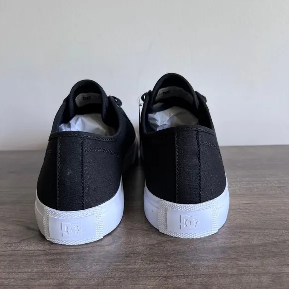 DC Manual NEW Black/White Men's Skate Shoe Size 11 #B1502