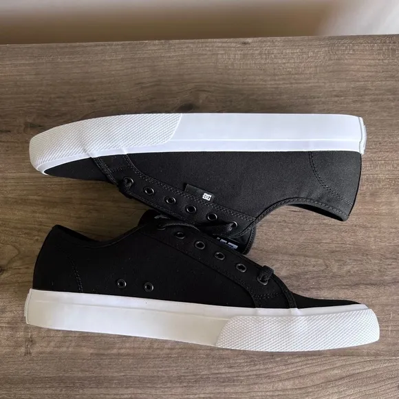 DC Manual NEW Black/White Men's Skate Shoe Size 11 #B1502