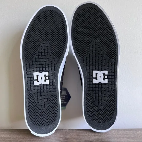 DC Manual NEW Black/White Men's Skate Shoe Size 11 #B1502