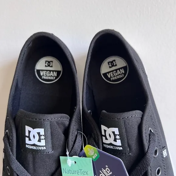 DC Manual NEW Black/White Men's Skate Shoe Size 11 #B1502