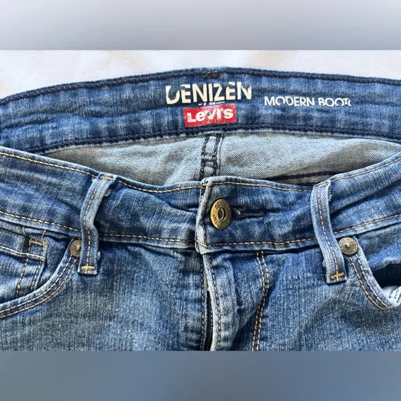 Denizen By Levi’s Womens Mid Rise “Modern Boot Cut” Jeans in Medium Wash Sz 10