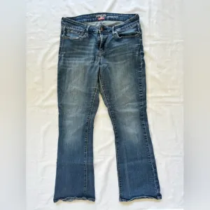 Denizen By Levi’s Womens Mid Rise “Modern Boot Cut” Jeans in Medium Wash Sz 10