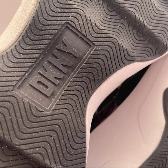 DKNY Justine Slip On Sneaker Black/Pebble Fashion Comfort Shoe Women's Size 7