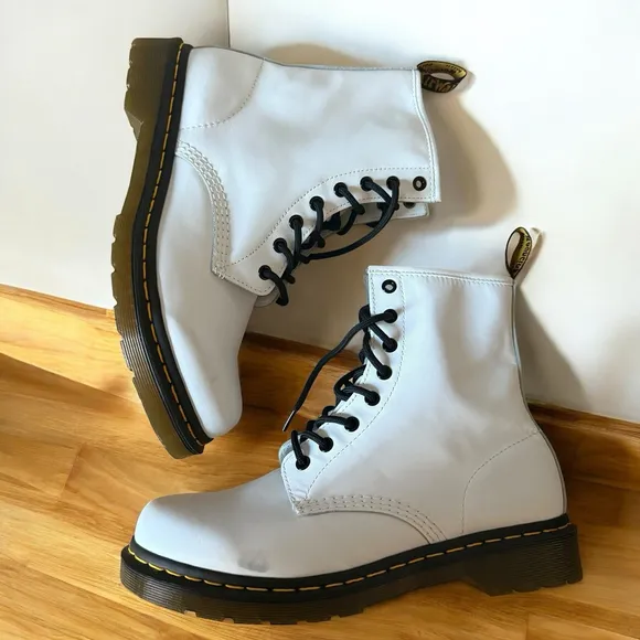 Dr Doc Martens Boots Women’s Size 10 Pascal 1460 White Leather Classic Punk Moto
