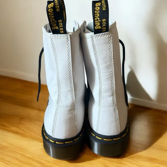 Dr Doc Martens Boots Women’s Size 10 Pascal 1460 White Leather Classic Punk Moto