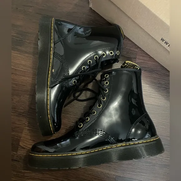 Dr.‎ Martens 1460 Classic Patent Leather Combat Boots