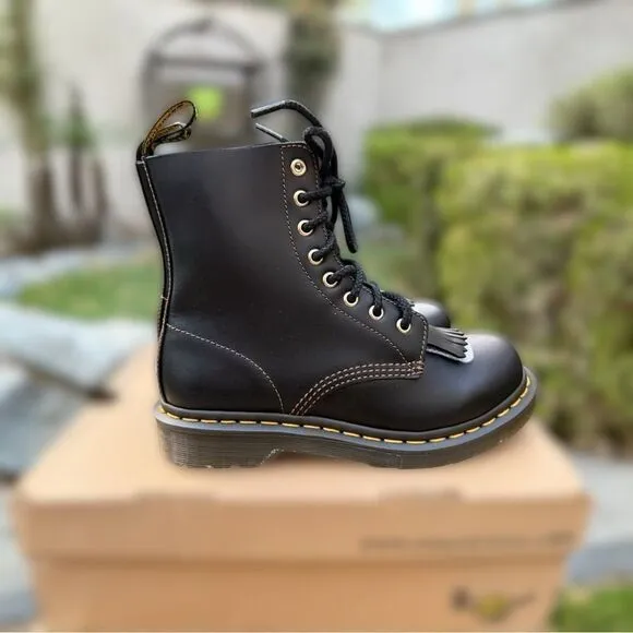 Dr. Martens 1460 Pascal AbruzzoBoots. BNWT black classic boots. Size 7.