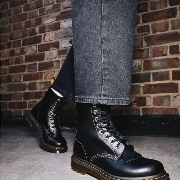 Dr. Martens 1460 Pascal AbruzzoBoots. BNWT black classic boots. Size 7.