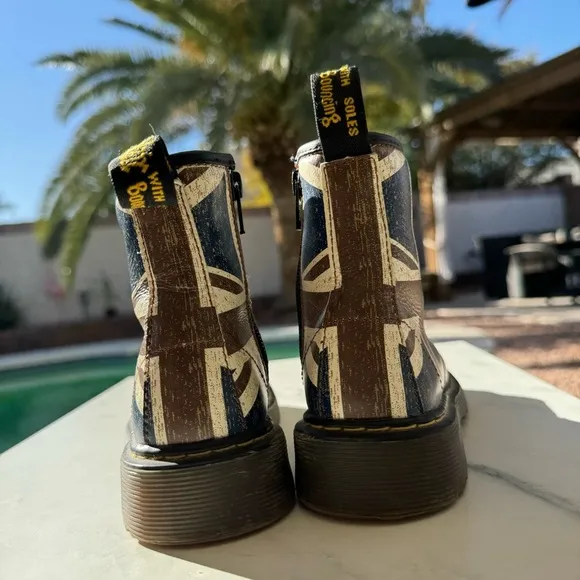 Dr Martens Kids Delaney Classic Union Jack Softy T Boot Size 1