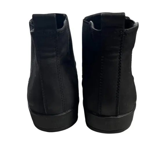 Eileen Fisher black nubuck sporty slip on ankle booties size 8.5