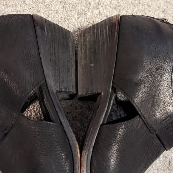EILEEN FISHER - Black Suede Ankle Boots