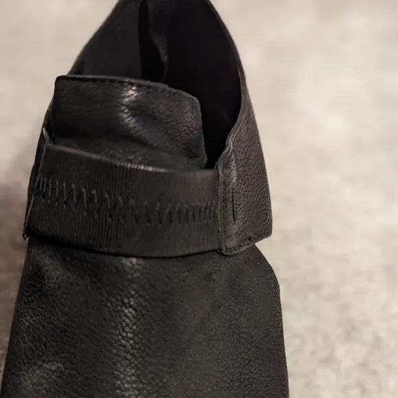 EILEEN FISHER - Black Suede Ankle Boots