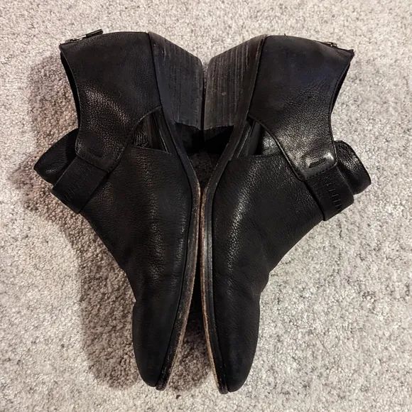 EILEEN FISHER - Black Suede Ankle Boots
