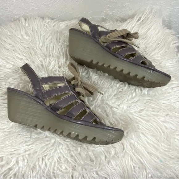 FLY LONDON - STYLE #P500450019 - LACE UP PLATFORM WEDGE - SIZE 40 - LIKE NEW S2