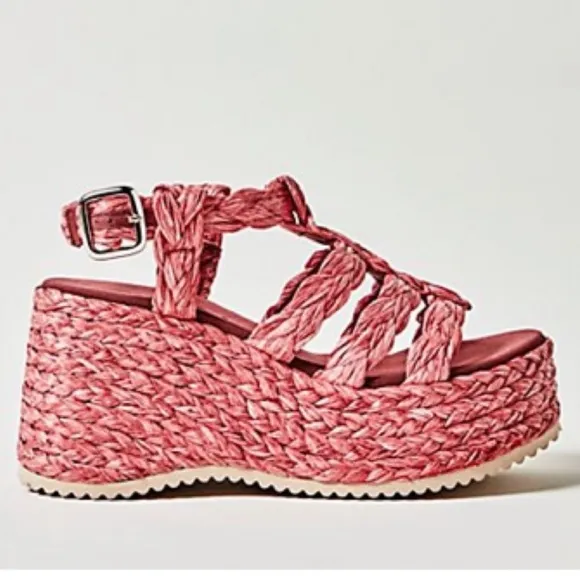 Free People NWOT raspberry raffia rendezvous platforms
