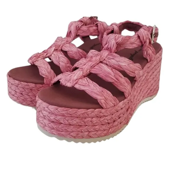 Free People NWOT raspberry raffia rendezvous platforms