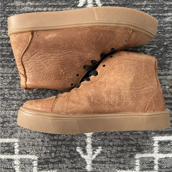 Freshly Picked leather pull on high tops shoes size 8