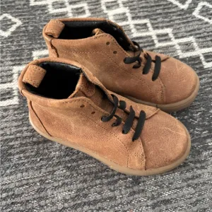 Freshly Picked leather pull on high tops shoes size 8