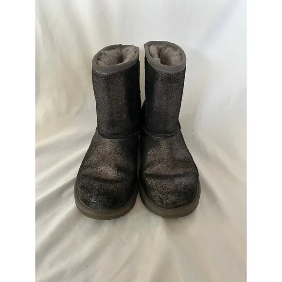 Girls Ugg Boots, Black Classic Glitter, Size 6, fleece lined