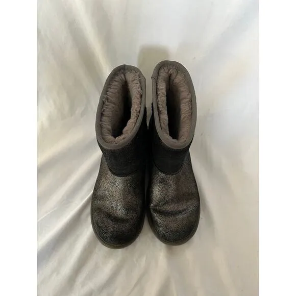 Girls Ugg Boots, Black Classic Glitter, Size 6, fleece lined