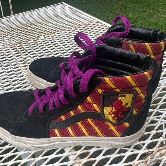 Harry Potter Gryffindor Vans kids sk8 hi tops size 3.5