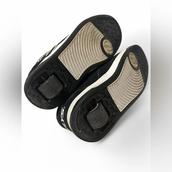 Heelys Black and White Skate Shoes Size 5