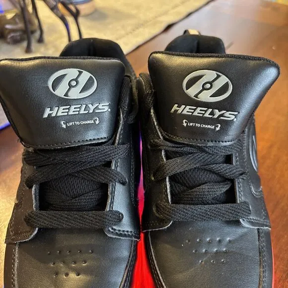 Heelys Skate Shoes Light Up Youth Size 5 US Premium 1 lo Triple Black