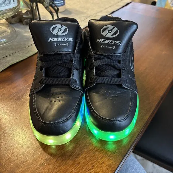 Heelys Skate Shoes Light Up Youth Size 5 US Premium 1 lo Triple Black