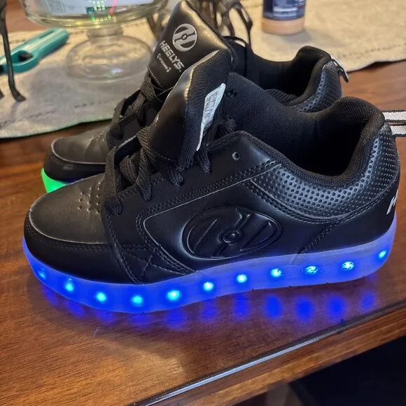 Heelys Skate Shoes Light Up Youth Size 5 US Premium 1 lo Triple Black