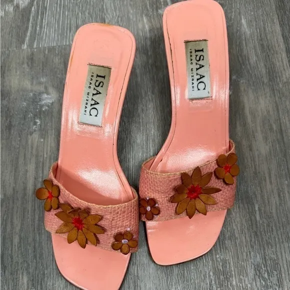 Isaac Mizrahi Floral Appliqué Spring Wicker Weave Pink Peach Sandals Size 6