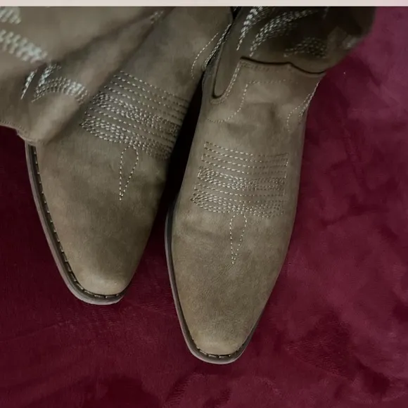 IUV Cowboy Boots For Women Knee High Boots Pointy Toe Western Boots.  Size 5.5.
