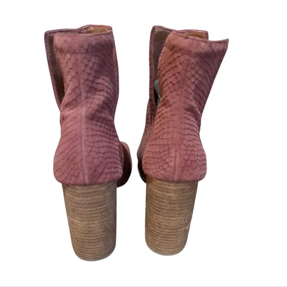 Jeffrey Campbell Oath Suede Pink Booties Peep Toe Snakeskin Embossed sz 8.5