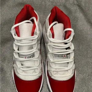 Jordan 11 Cherry size 3.5Y