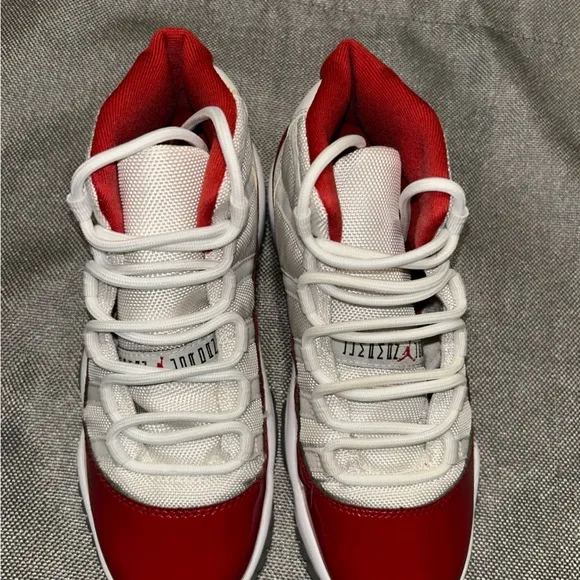 Jordan 11 Cherry size 3.5Y