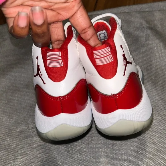 Jordan 11 Cherry size 3.5Y