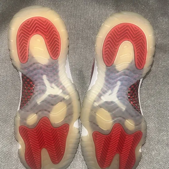 Jordan 11 Cherry size 3.5Y