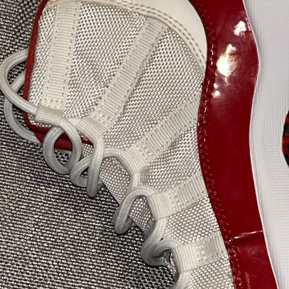 Jordan 11 Cherry size 3.5Y