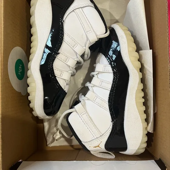 Jordan 11 Retro Kids Shoes - Black and White