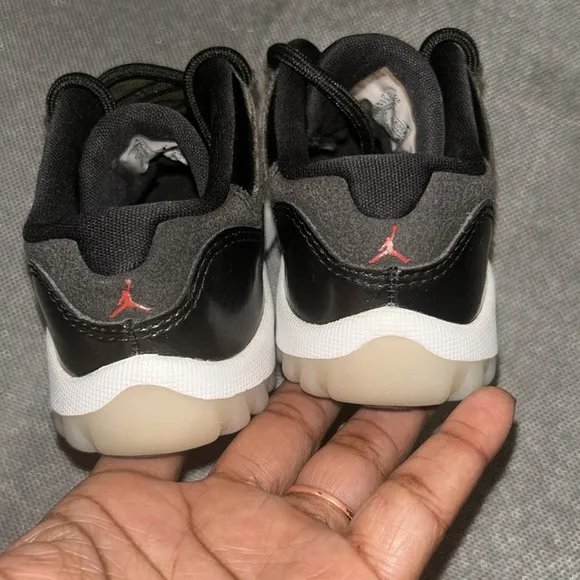 Jordan 11 Retro Low 72-10 size 9c