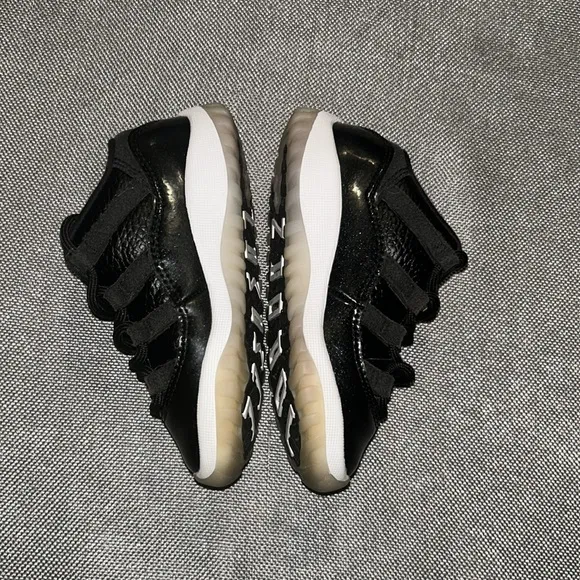 Jordan 11 Retro Low 72-10 size 9c