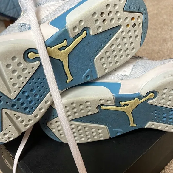 Jordan 6 Retro (PS) white/Dutch Blue-Citron Tint size 1Y. Little wear.Excellent