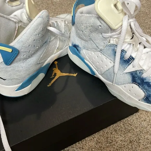 Jordan 6 Retro (PS) white/Dutch Blue-Citron Tint size 1Y. Little wear.Excellent