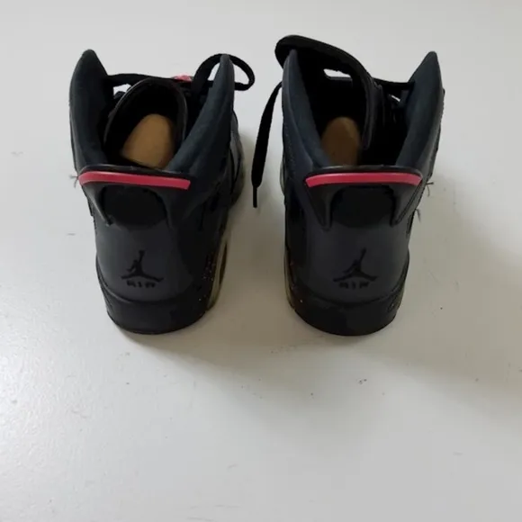 Jordan 6 Retro Shoes Size 6.5 / Girl's Youth