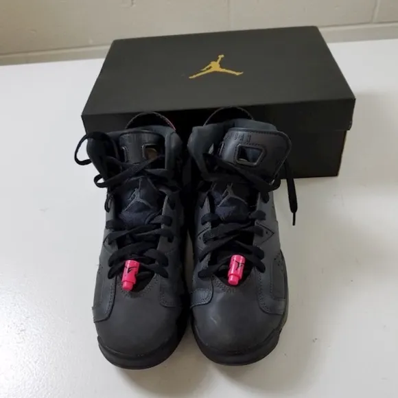 Jordan 6 Retro Shoes Size 6.5 / Girl's Youth