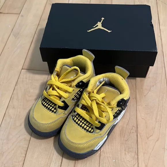 Jordan Air Retro 4 kids shoes